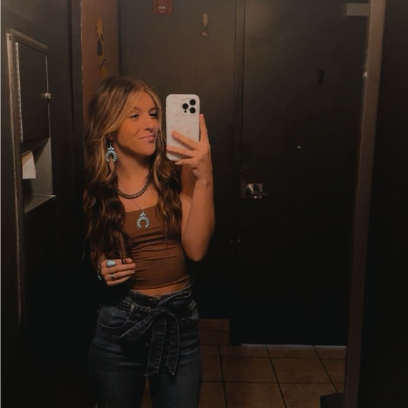 Meet your Posher, Taylor strozier - Picture 1 of 1